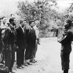 Дража у разговору са регрутима 1944. године